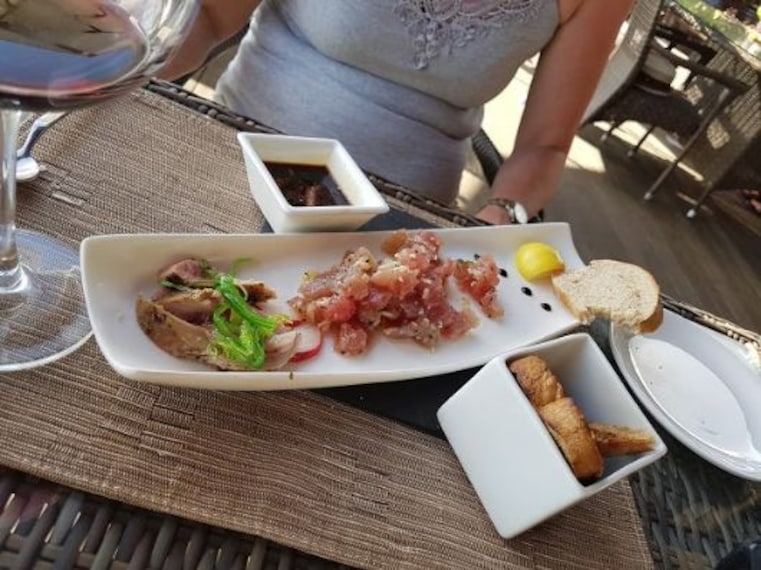 Delplace Bar and Restaurant-5